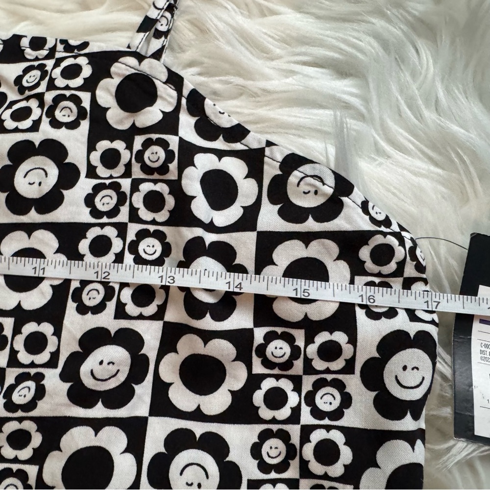 Art Class Smiley Daisy Tank Top Girls XL 18/20 Black White Cami NWT - Picture 7 of 8